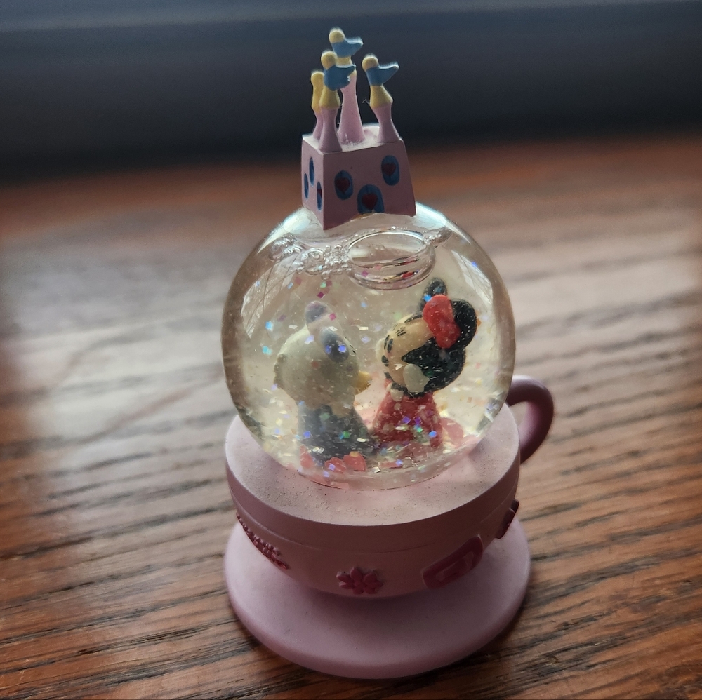 Disneyland Mini Teacup Snowglobe With Minnie And Daisy